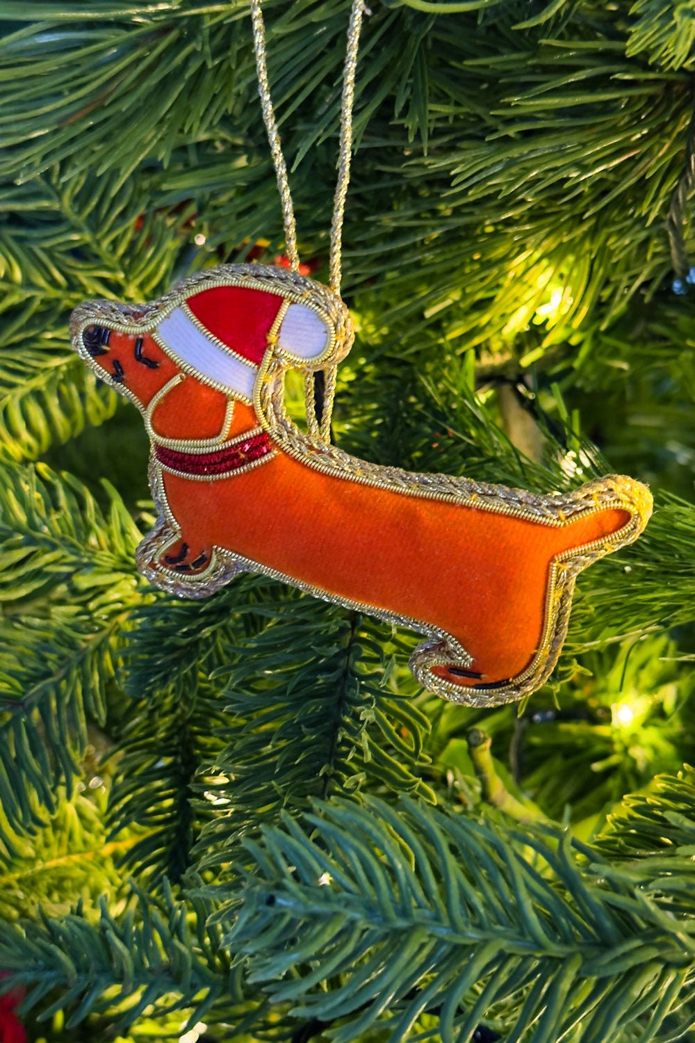 Detalle Bordado Adorno Perro De Terciopelo Bordado Cristina Oria 