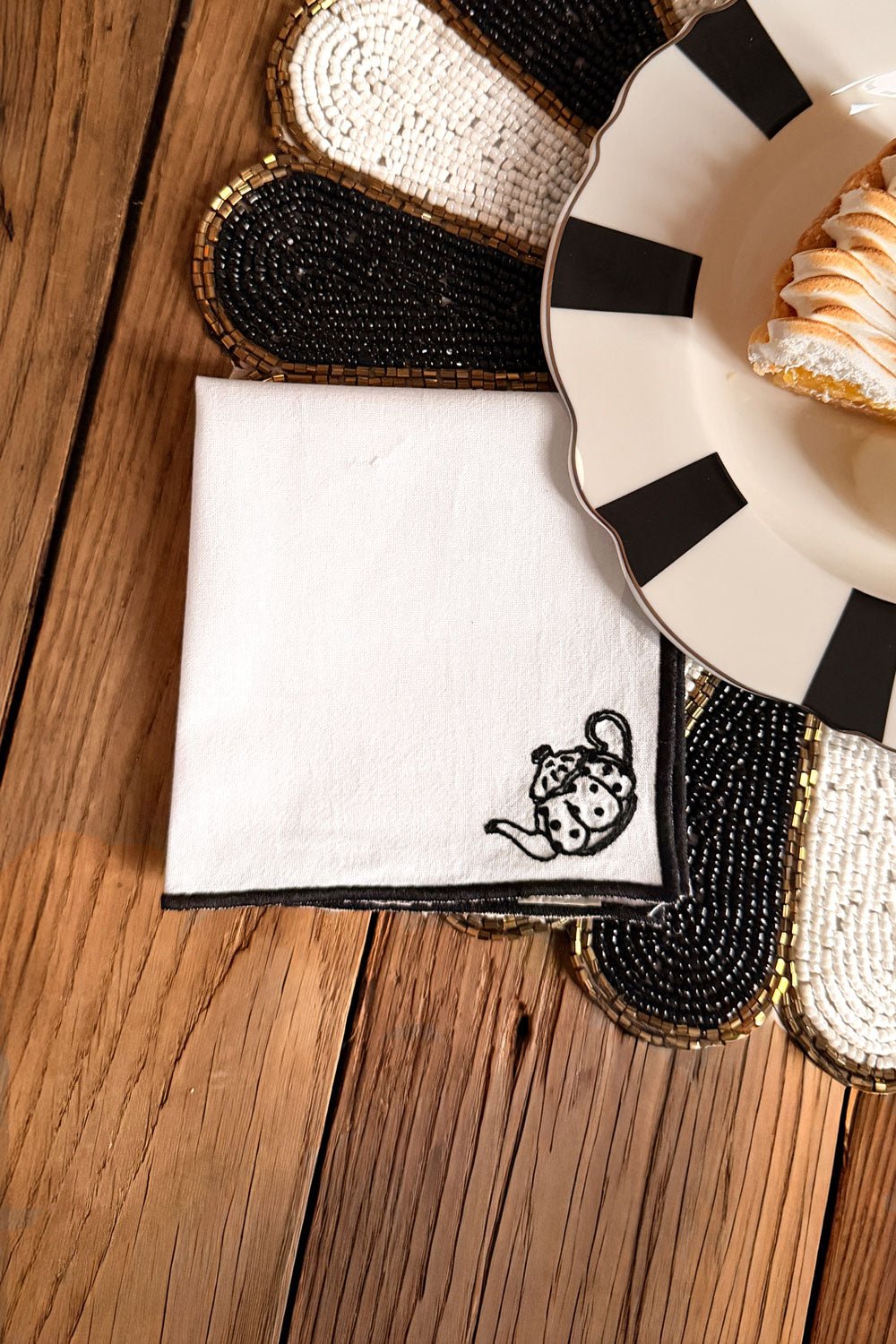 Detalle Bordado Servilleta De Cóctel Diseño Tetera Cristina Oria