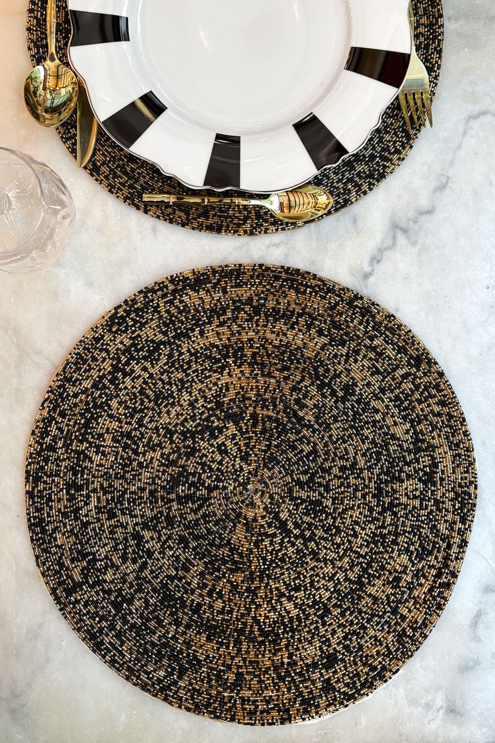 Individual Negro Y Dorado Bordado Con Cuentas Cristina Oria 