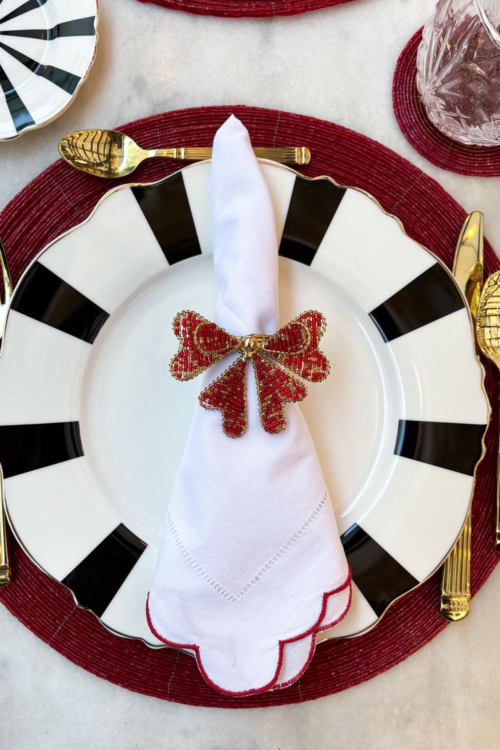 Servilletero Lazo Rojo Y Dorado Bordado Con Cuentas Cristina Oria 