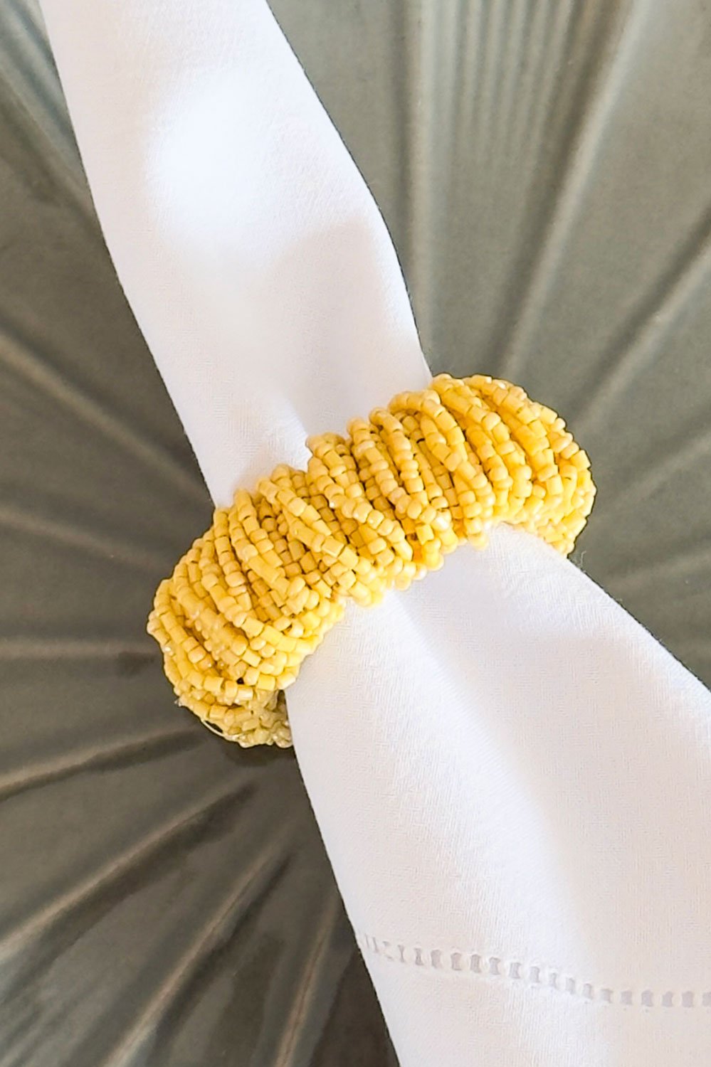 Detalle Amarillo Set 6 Servilleteros De Cuentas De Colores Bordadas Cristina Oria