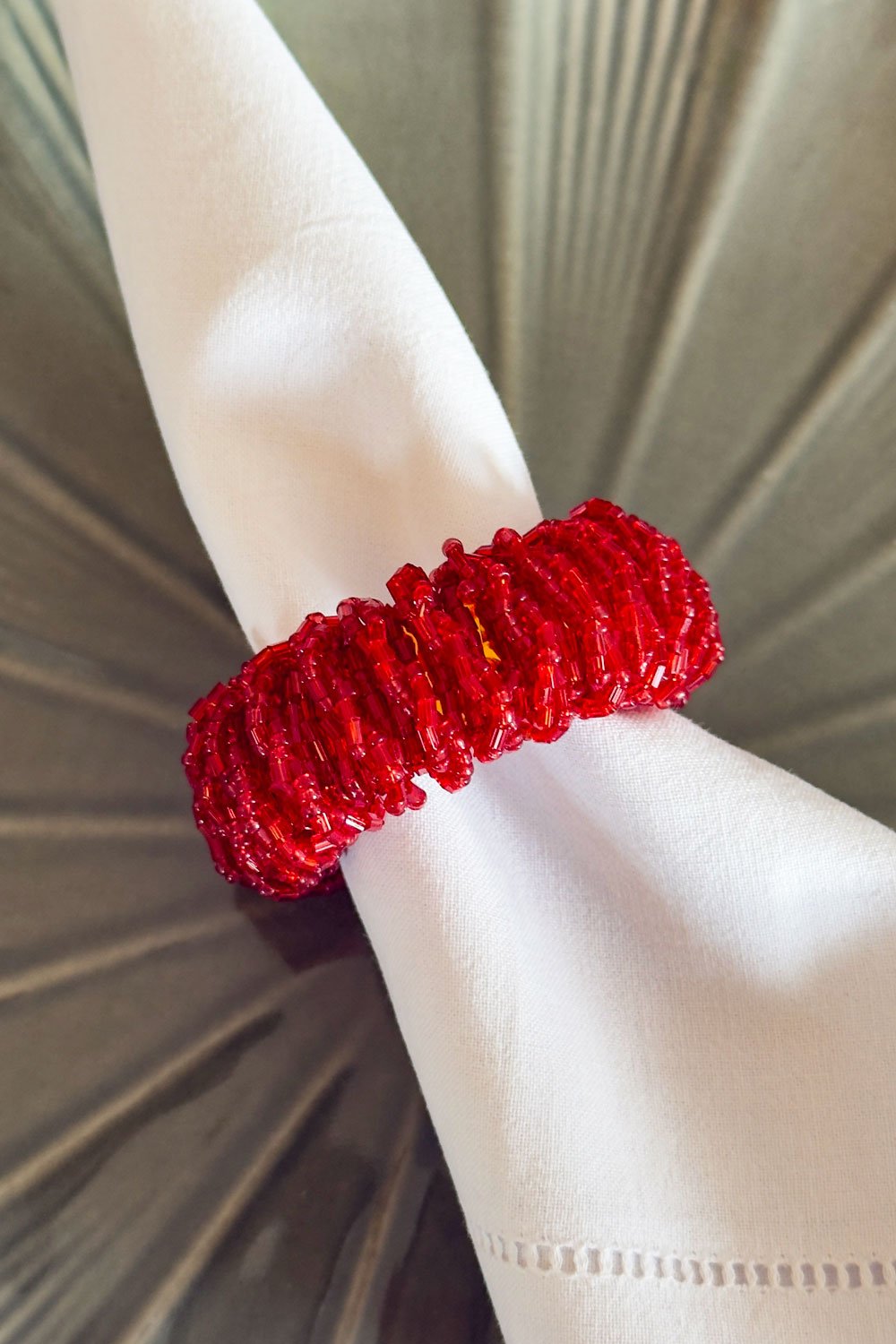 Detalle Rojo Set 6 Servilleteros De Cuentas De Colores Bordadas Cristina Oria