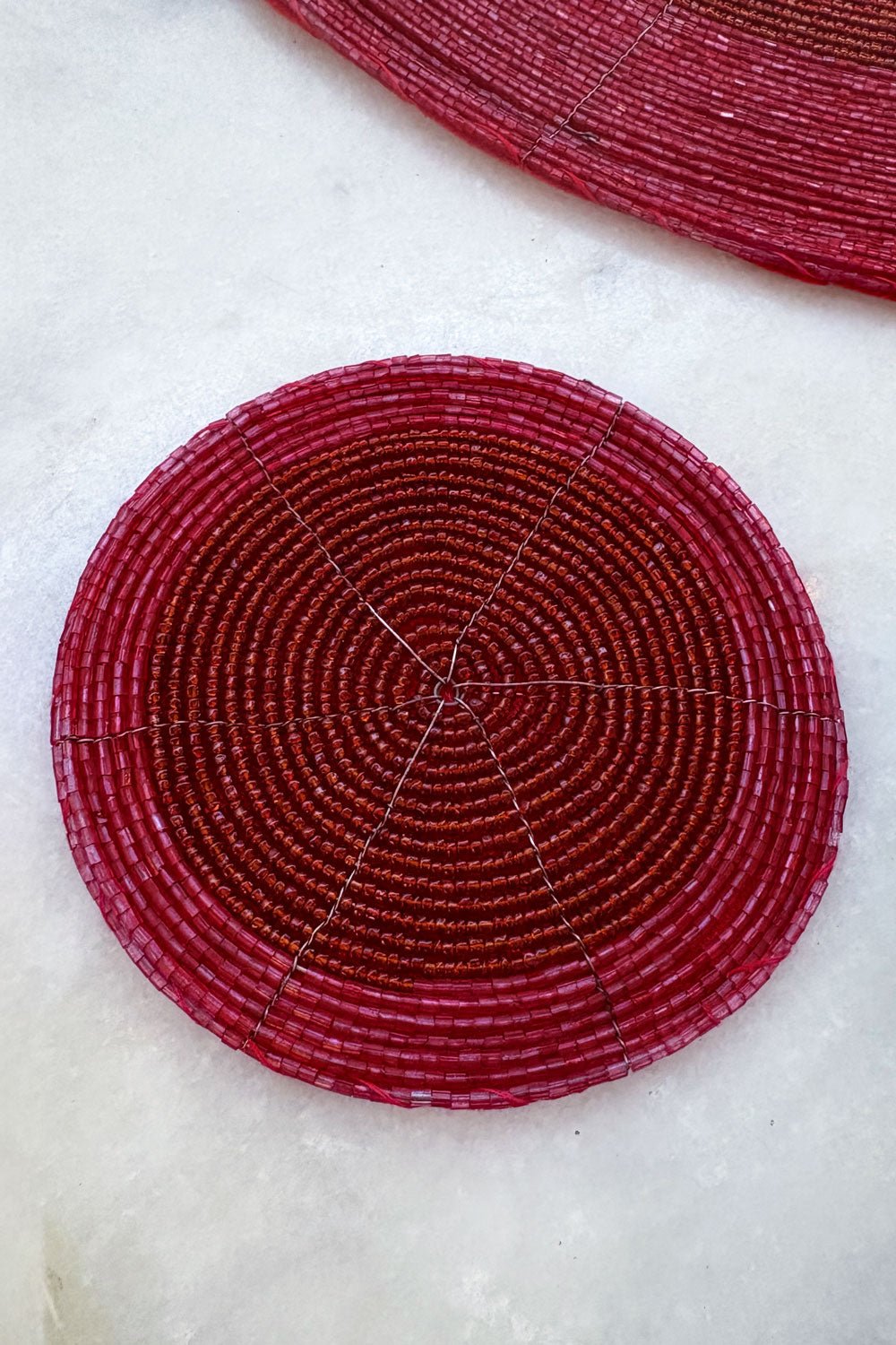 Detalle Posavasos Rojo Bordado Con Cuentas Cristina Oria 