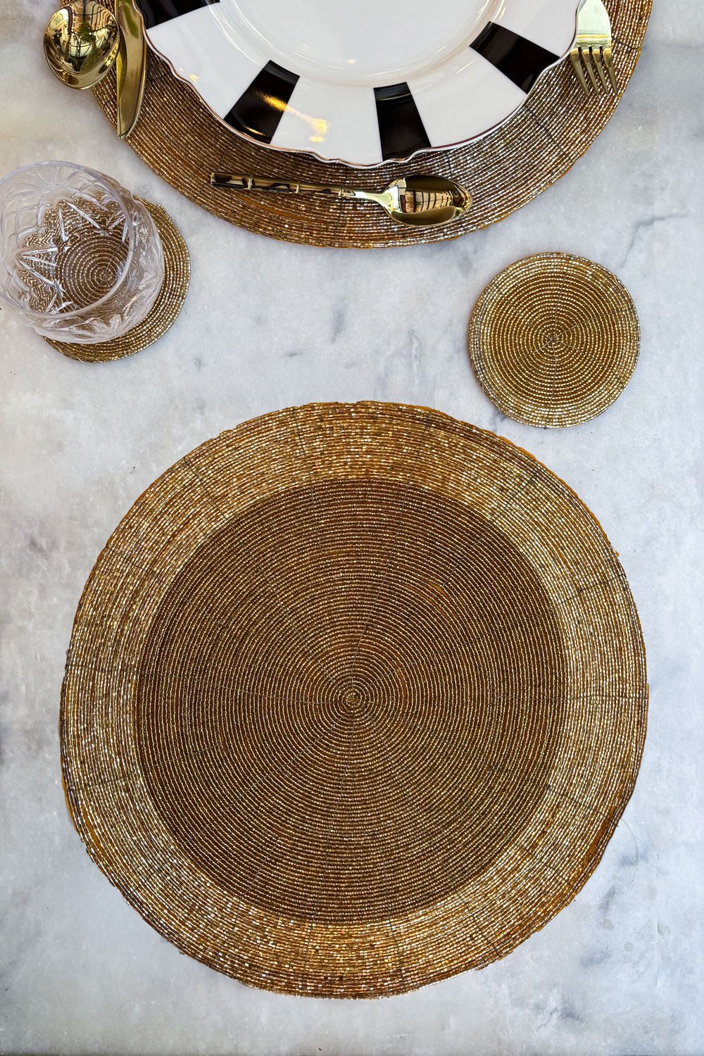 Individual Dorado En Dos Tonalidades Bordado Con Cuentas Cristina Oria