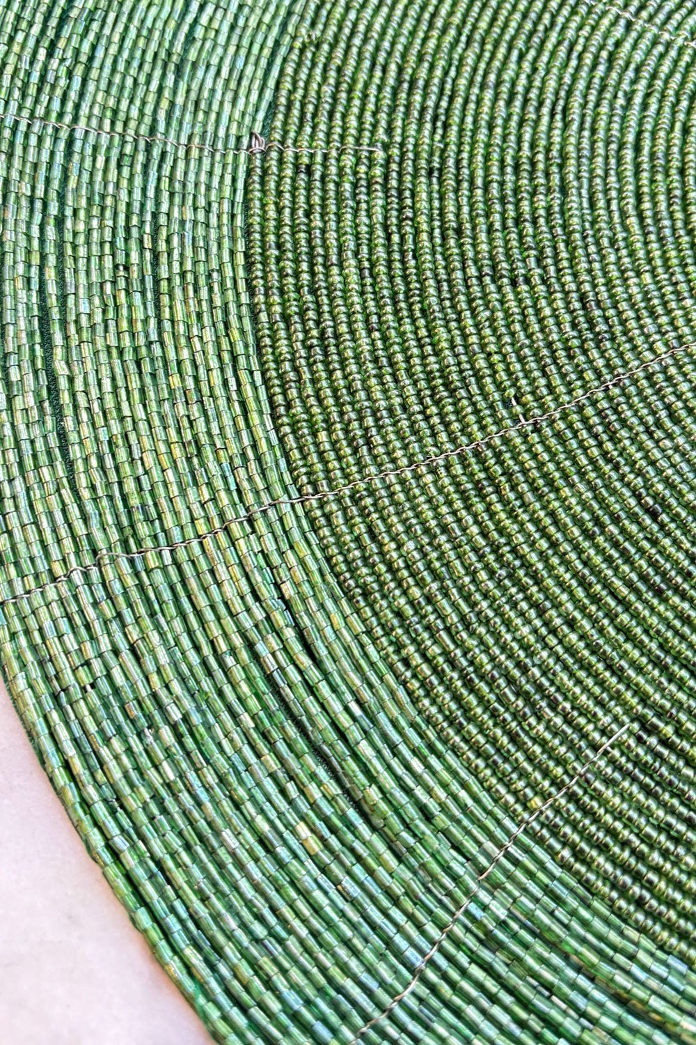 Detalle Individual Verde Bordado Con Cuentas Cristina Oria 