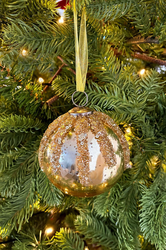 Adorno Bola De Cristal Dorada Con Cuentas En Relieve Cristina Oria 