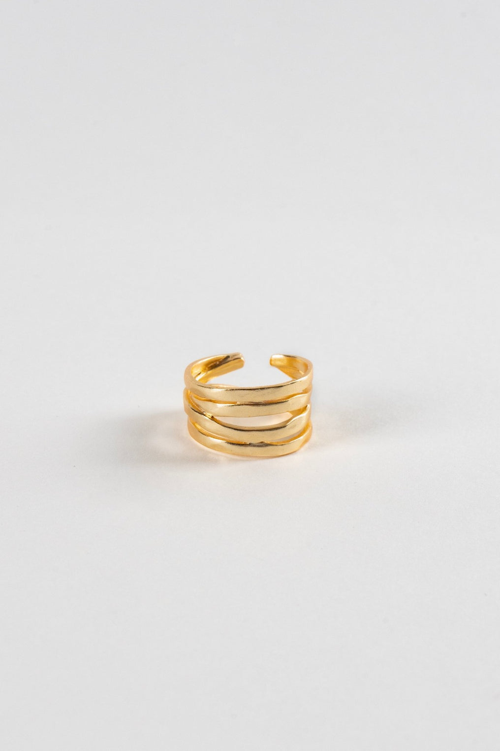 Anillo Dorado Ajustable Con Diseño De Cuatro Argollas Cristina Oria 