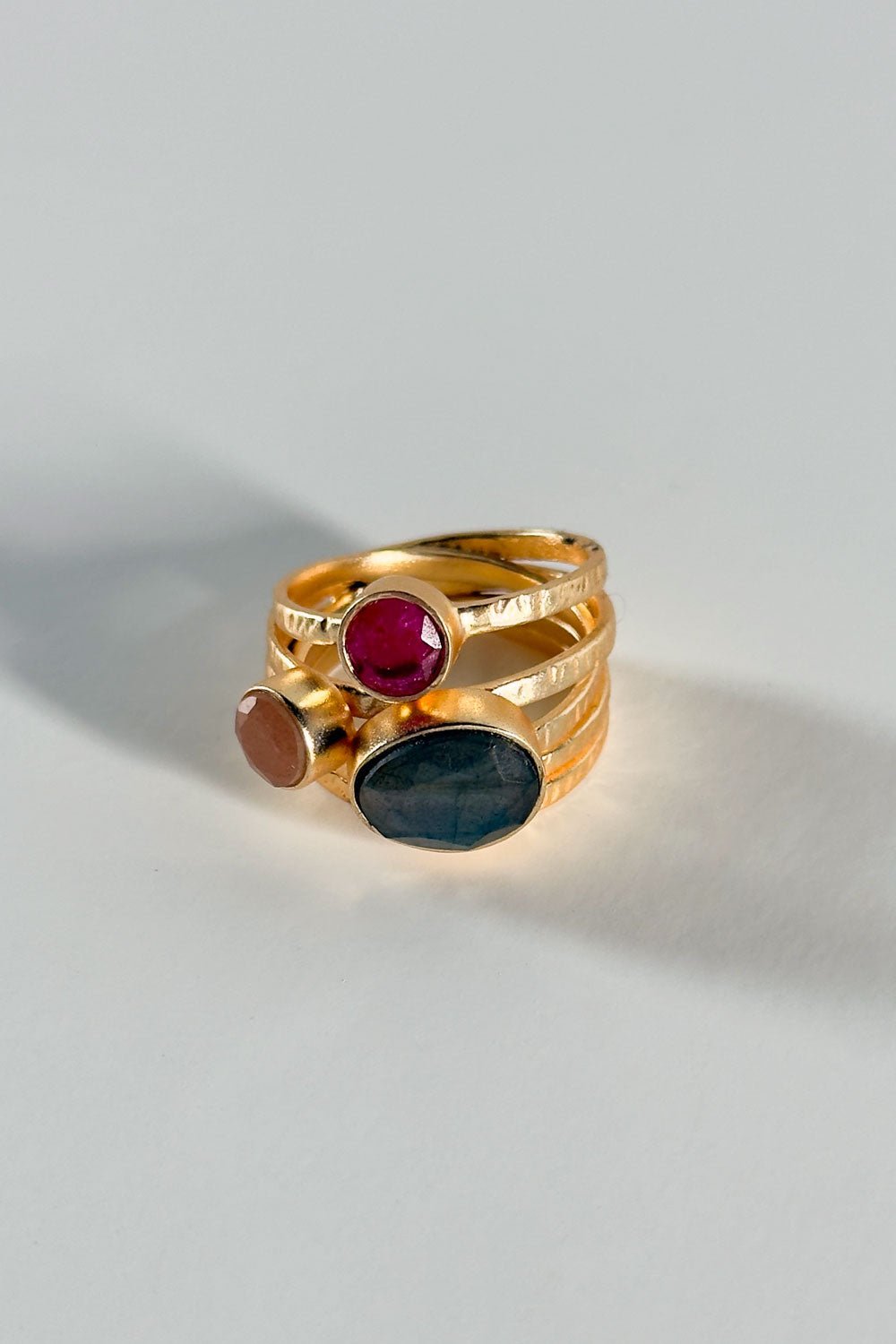 Anillo Dorado Con Piedras De Colores Invernales Cristina Oria