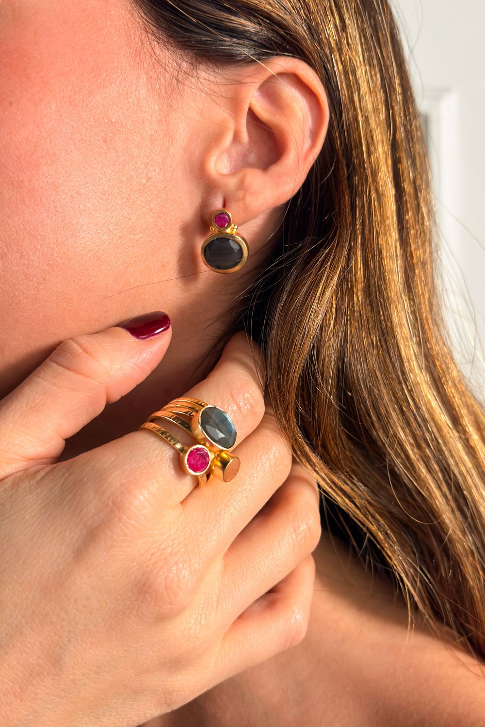 Pendiente Y Anillo Dorado Con Piedras De Colores Invernales Cristina Oria