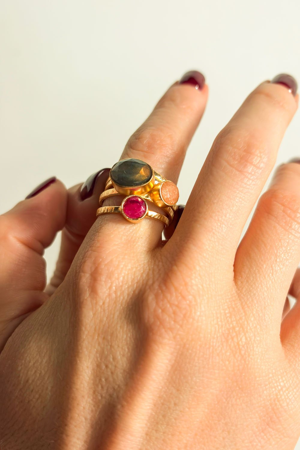 Dedo Anillo Dorado Con Piedras De Colores Invernales Cristina Oria