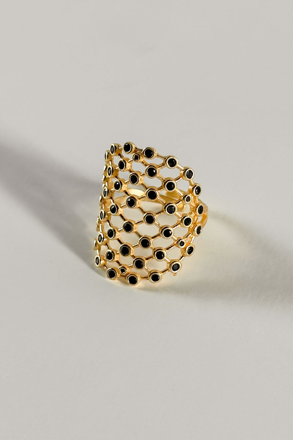 Anillo Dorado Con Diseño Tejido Piedras Cristina Oria