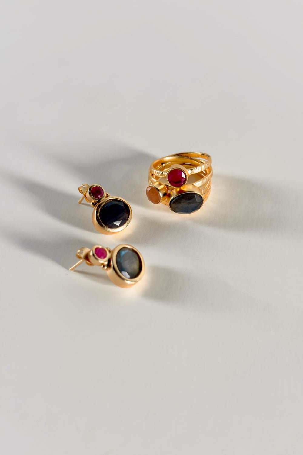 Combinación Pendientes Dorados & Anillo Piedras Cristina Oria