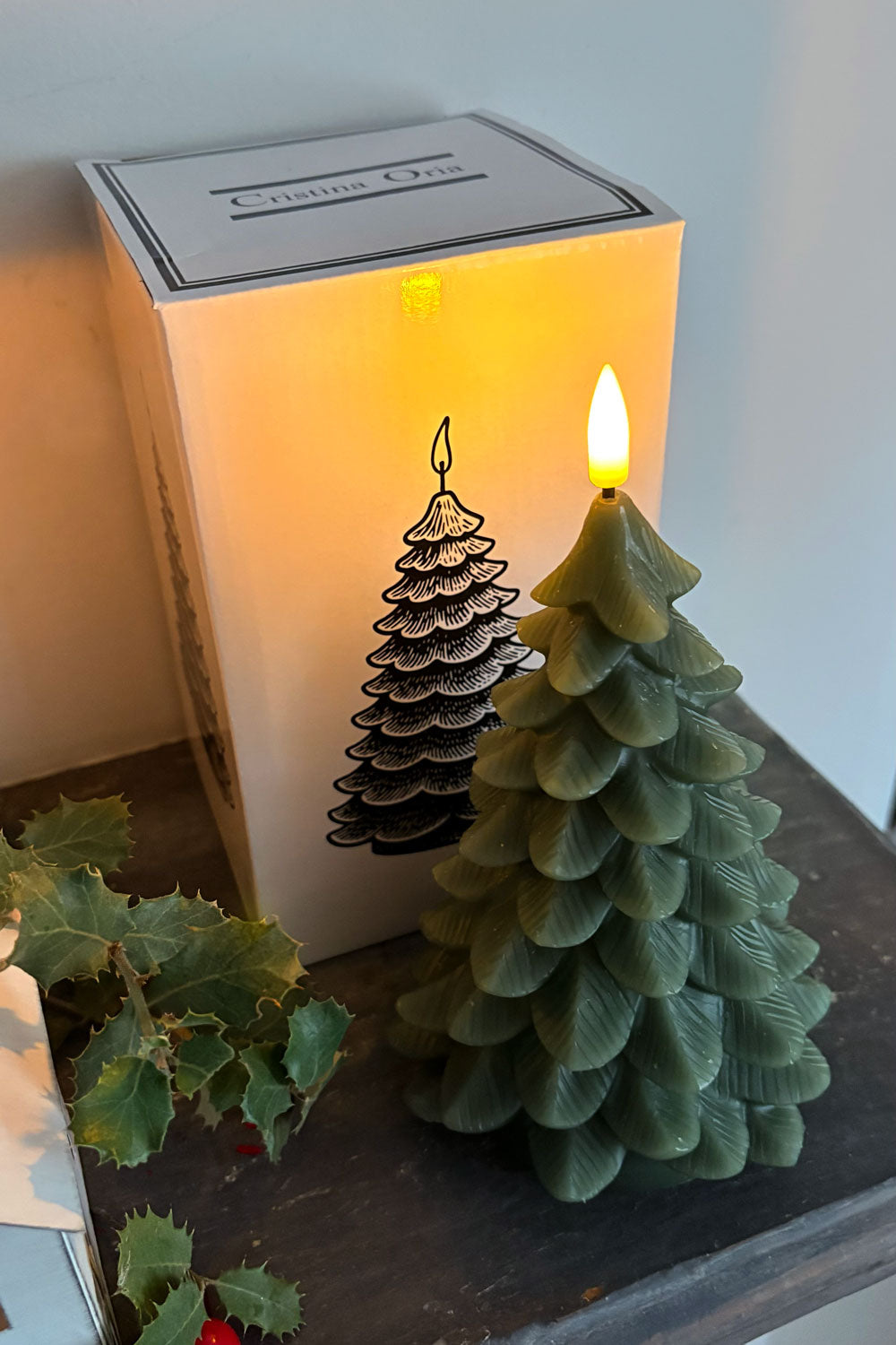 Detalle Caja Vela LED Con Diseño De Árbol Cristina Oria 