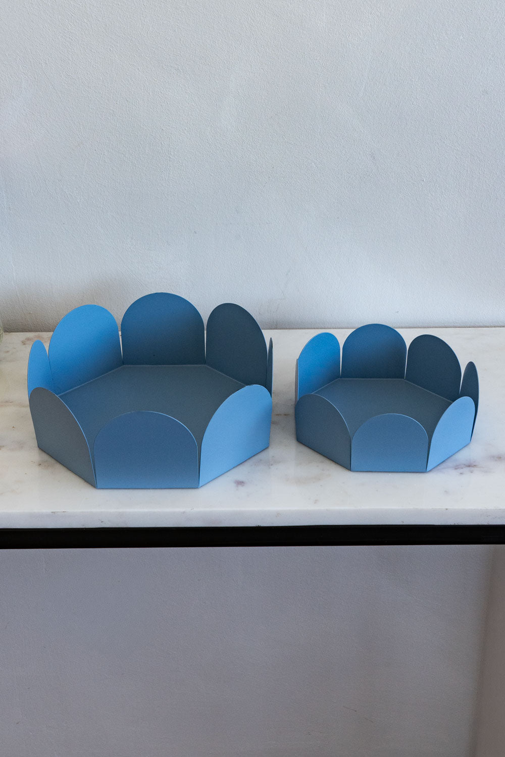 Ambas Bandejas Vaciabolsillos Diseño Flor De Metal Cristina Oria