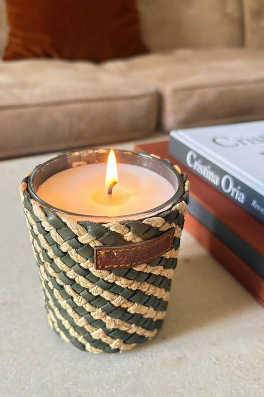 Petite bougie artisanale en cuir et raphia au parfum de musc