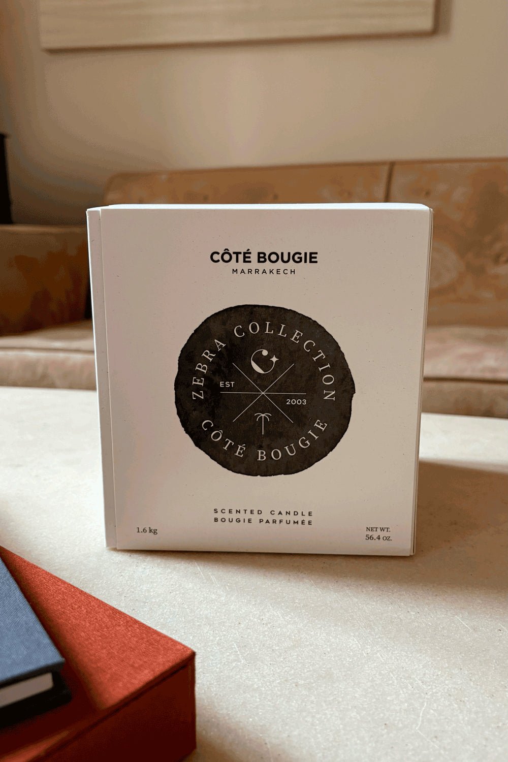 Detalle Caja Vela Artesanal De Cerámica Con Fragancia Mandarina Grande Cristina Oria 