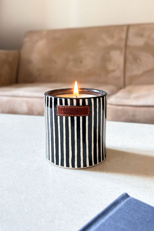 Petite bougie artisanale en céramique parfumée à la mandarine