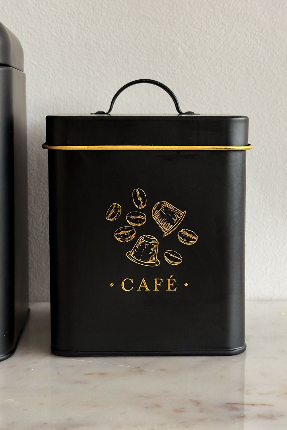 Bote Metálico Negro Con Ilustración Dorada Para Café Cristina Oria 