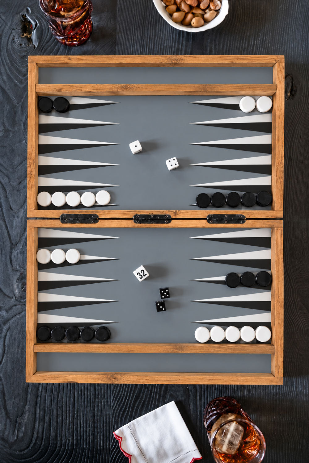 Backgammon De Resina y Madera Blanco & Negro