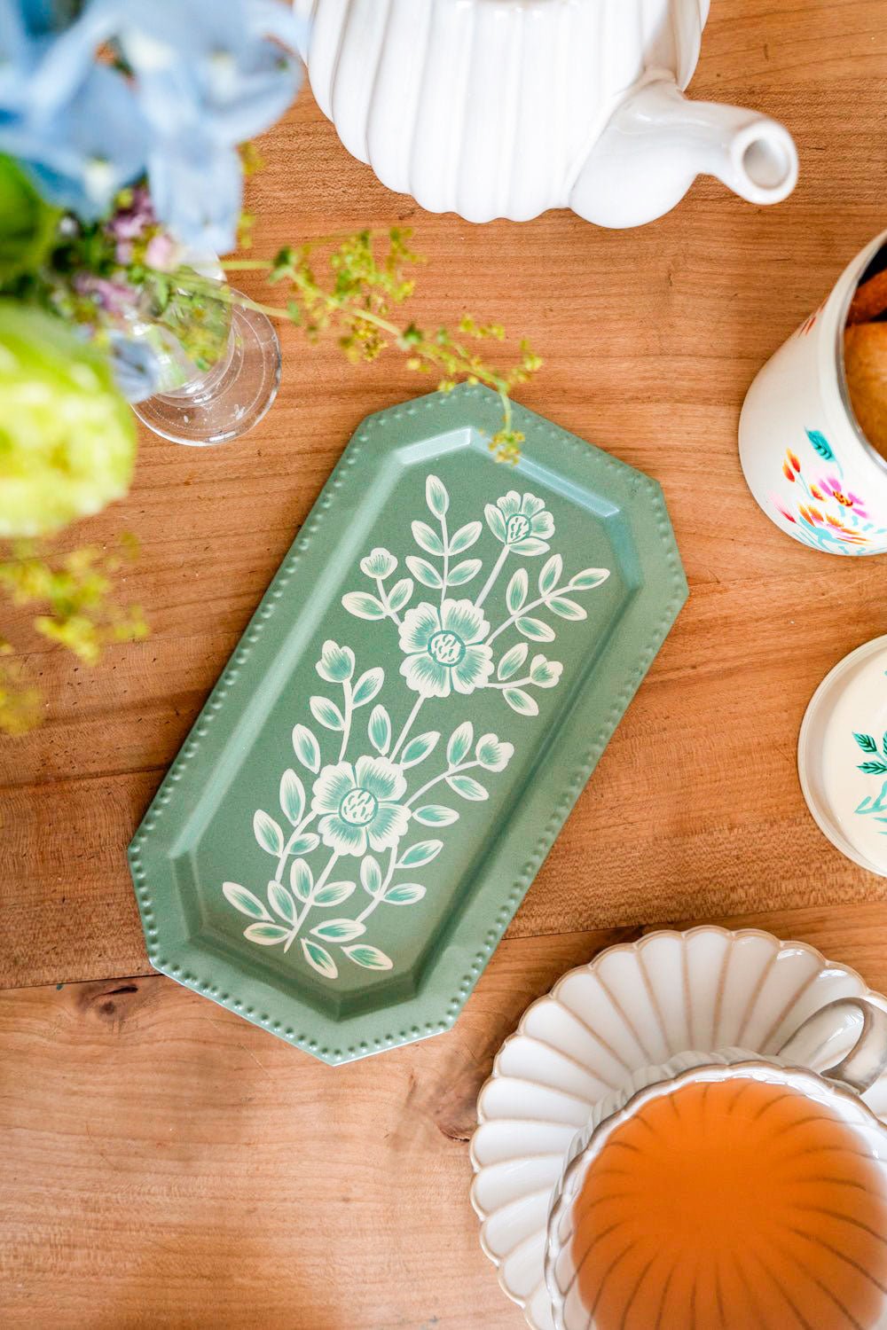 Petit Plateau Rectangulaire Vert Peint Fleurs Blanches