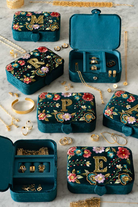 Portagioie in Velluto con Iniziali e Fiori Ricamati