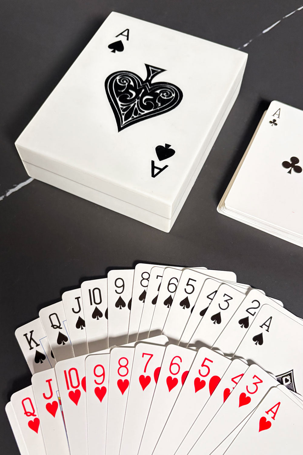 Mesa Caja Para Cartas De Resina Diseño As De Espadas Cristina Oria