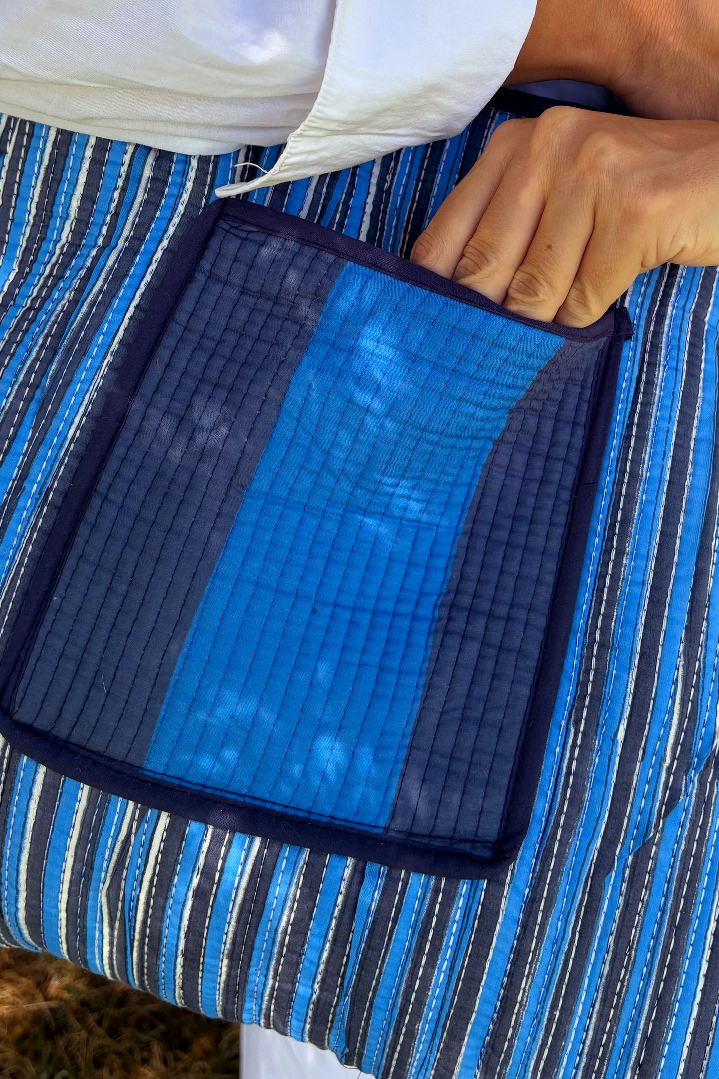 Detalles Bolsa Rayas Azul Oscuro & Azul Claro Cristina Oria