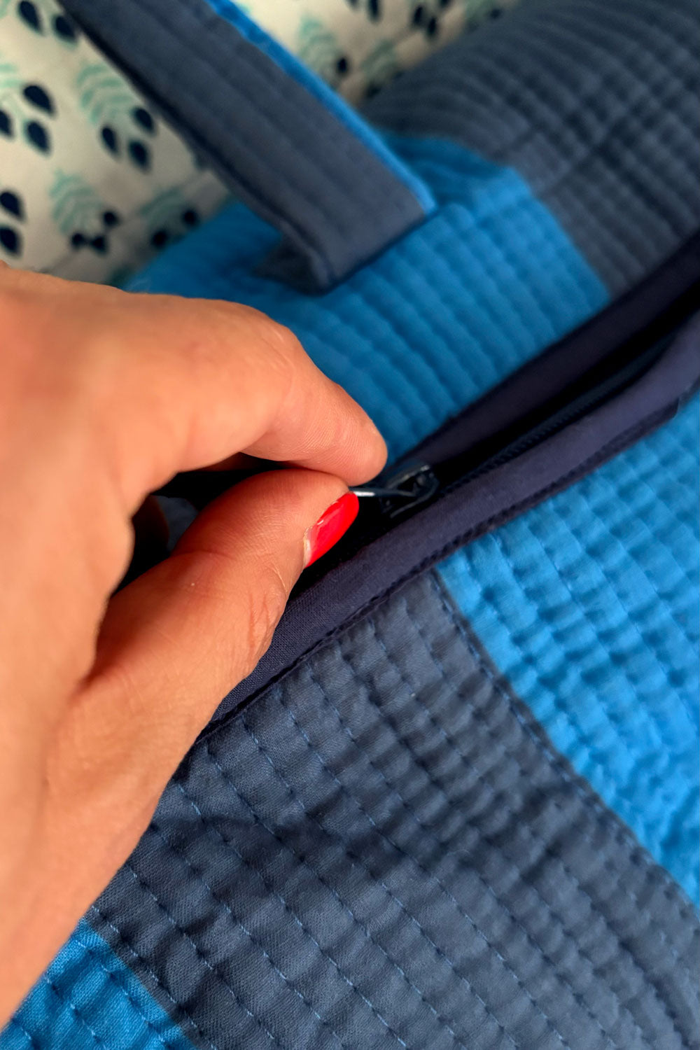 Cremallera Bolsa De Viaje Rayas Azul Oscuro & Azul Claro Cristina Oria