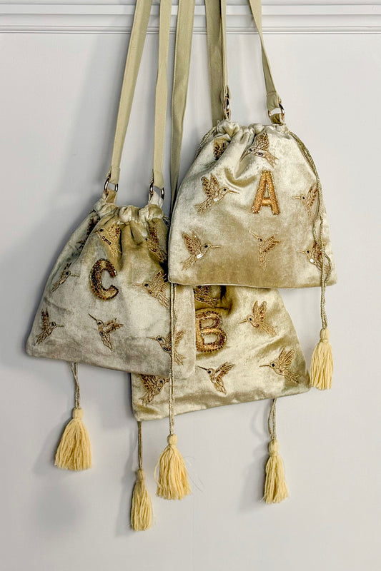 Bolso De Terciopelo Verde Con Inicial Y Aves Bordadas