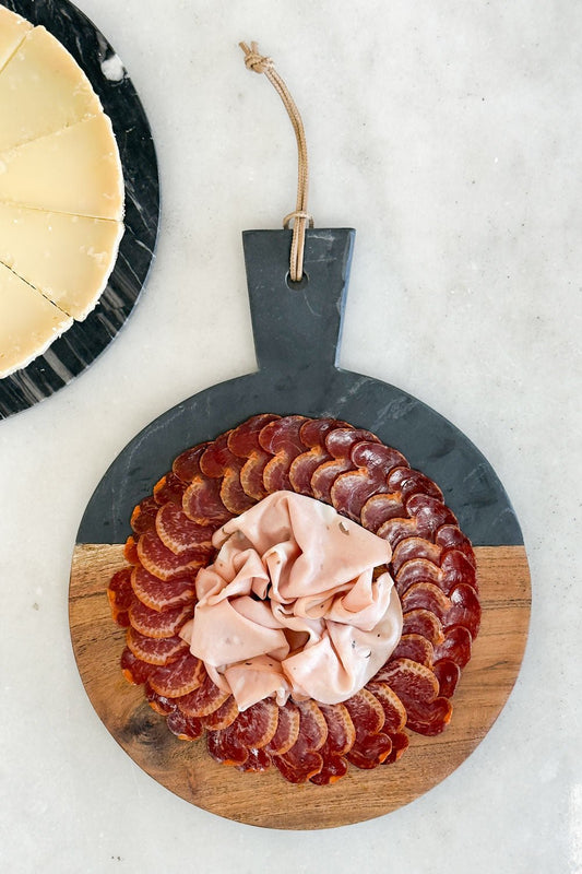 Tabla Redonda De Mármol Negra Y Madera Con Mango Cristina Oria 