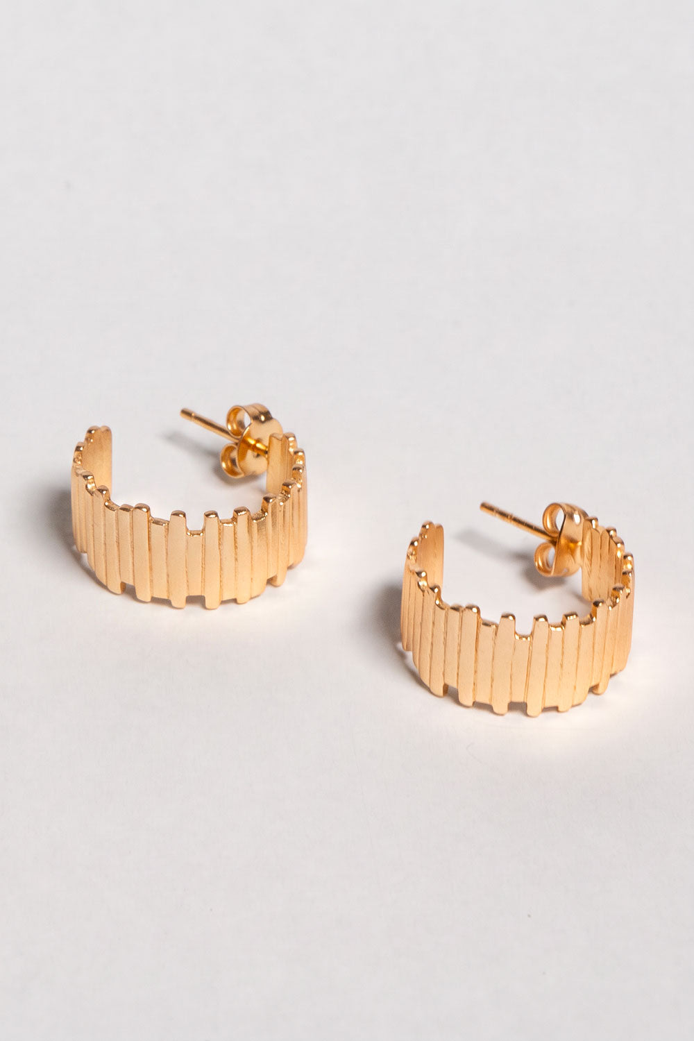 Detalles Pendientes Dorados Con Diseño Irregular Cristina Oria