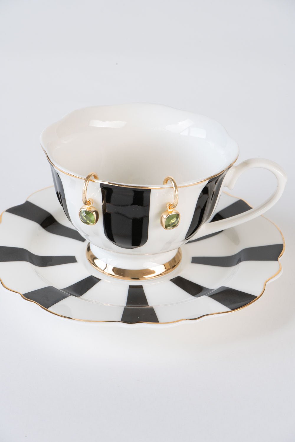 Taza Pendientes Dorados Con Piedras Verdes Cristina Oria