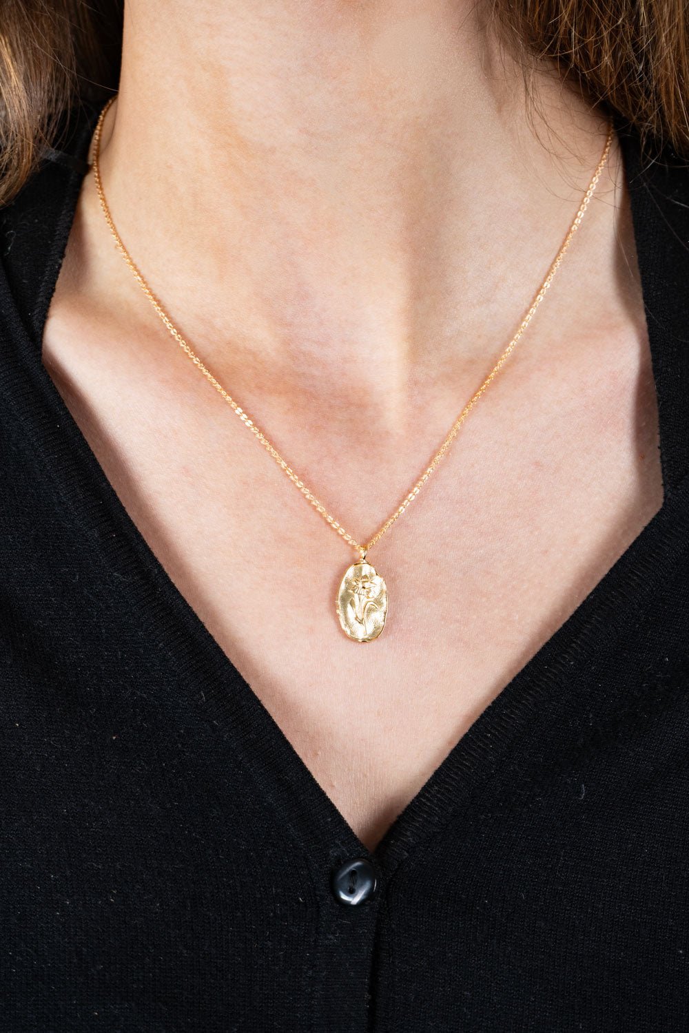 Detalles Collar Dorado Con Colgante Diseño Flor Cristina Oria