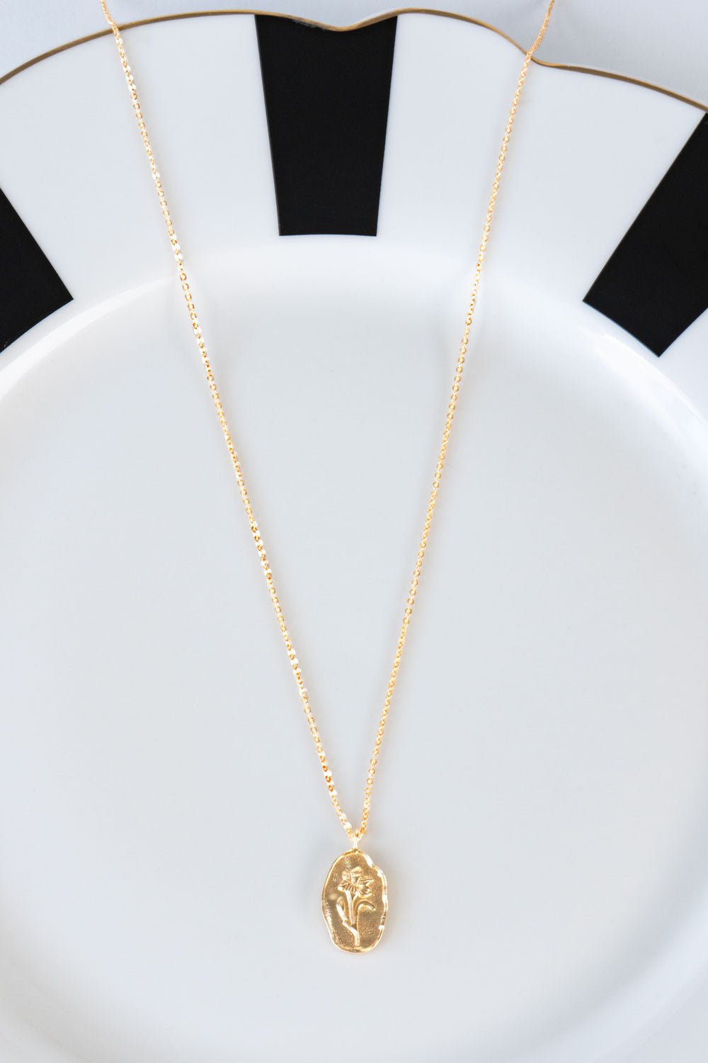 Plato Collar Dorado Con Colgante Diseño Flor Cristina Oria