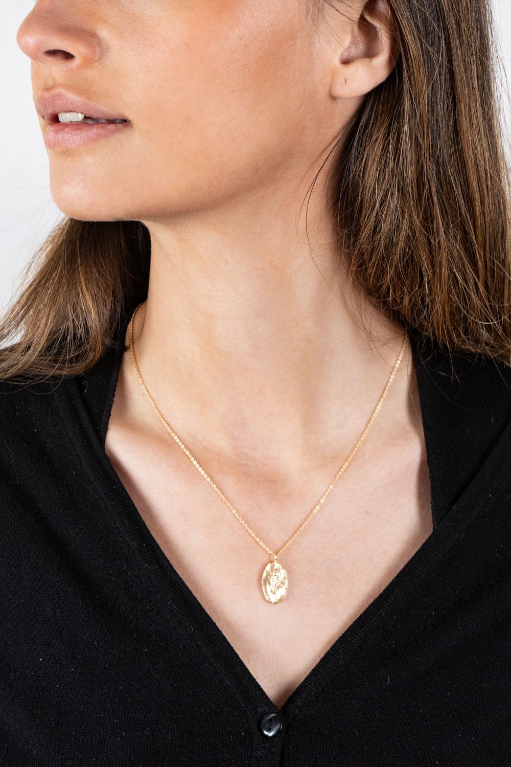 Mujer Collar Dorado Con Colgante Diseño Flor Cristina Oria