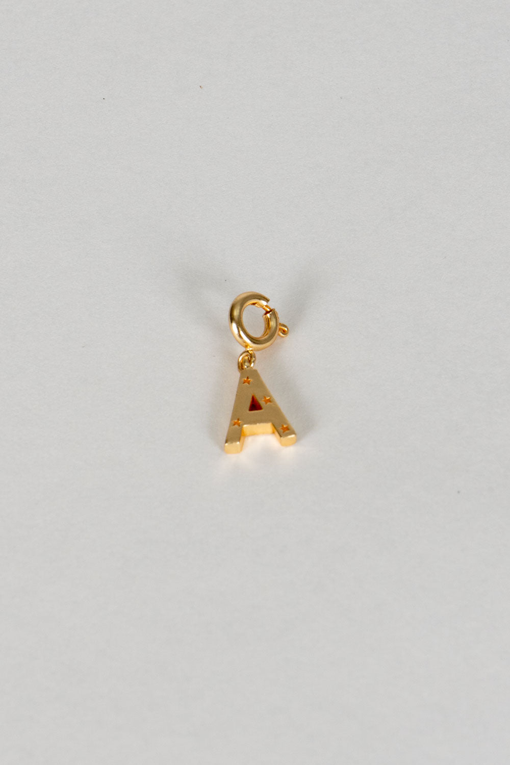 Iniciais douradas com detalhe de estrela