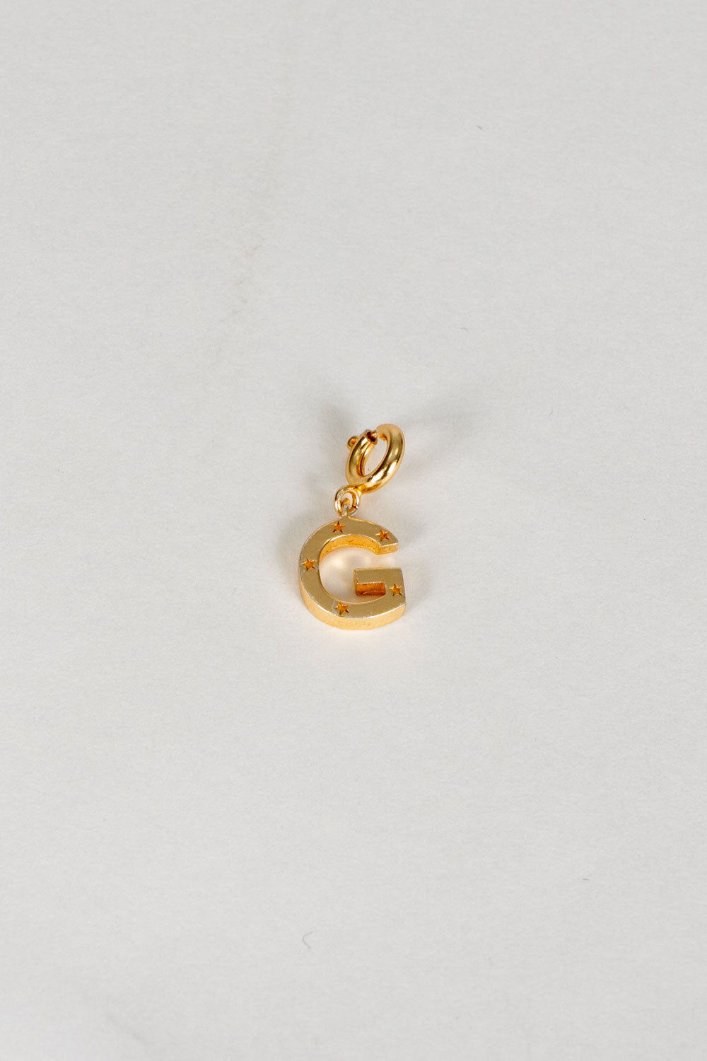 Iniciais douradas com detalhe de estrela