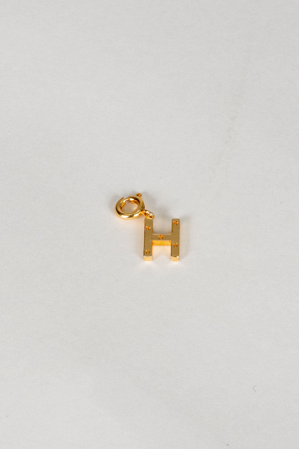 Iniciais douradas com detalhe de estrela