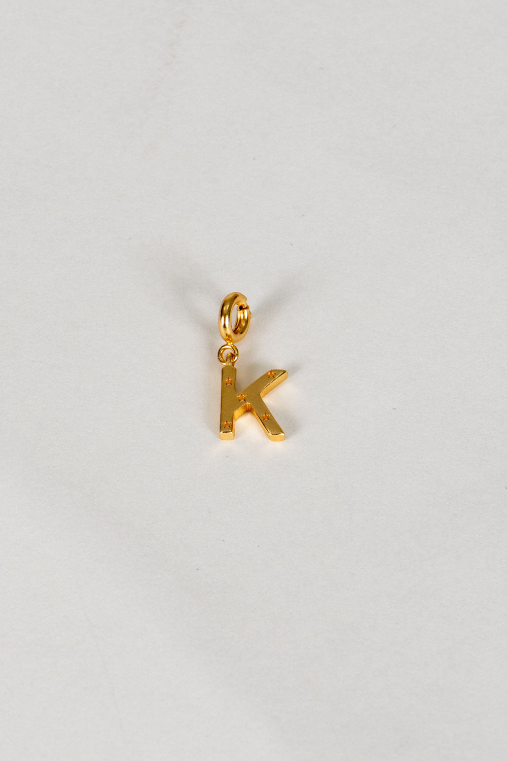 Iniciais douradas com detalhe de estrela