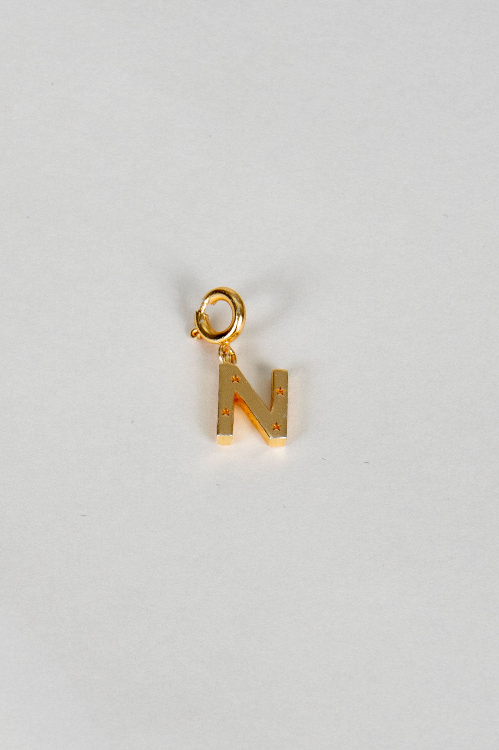 Iniciais douradas com detalhe de estrela