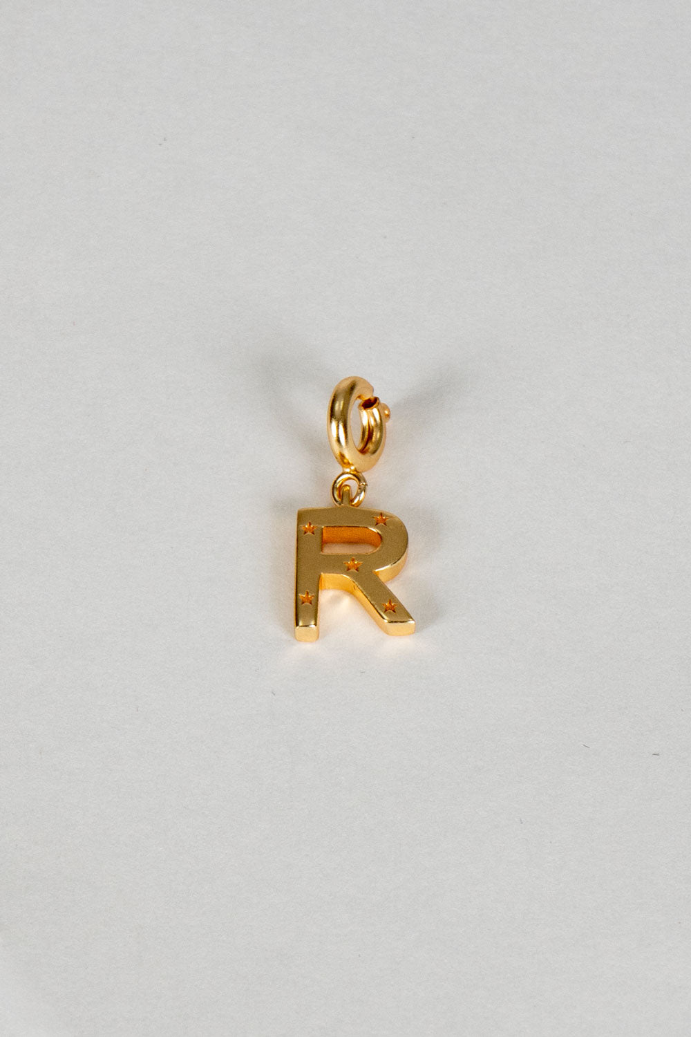 Iniciais douradas com detalhe de estrela