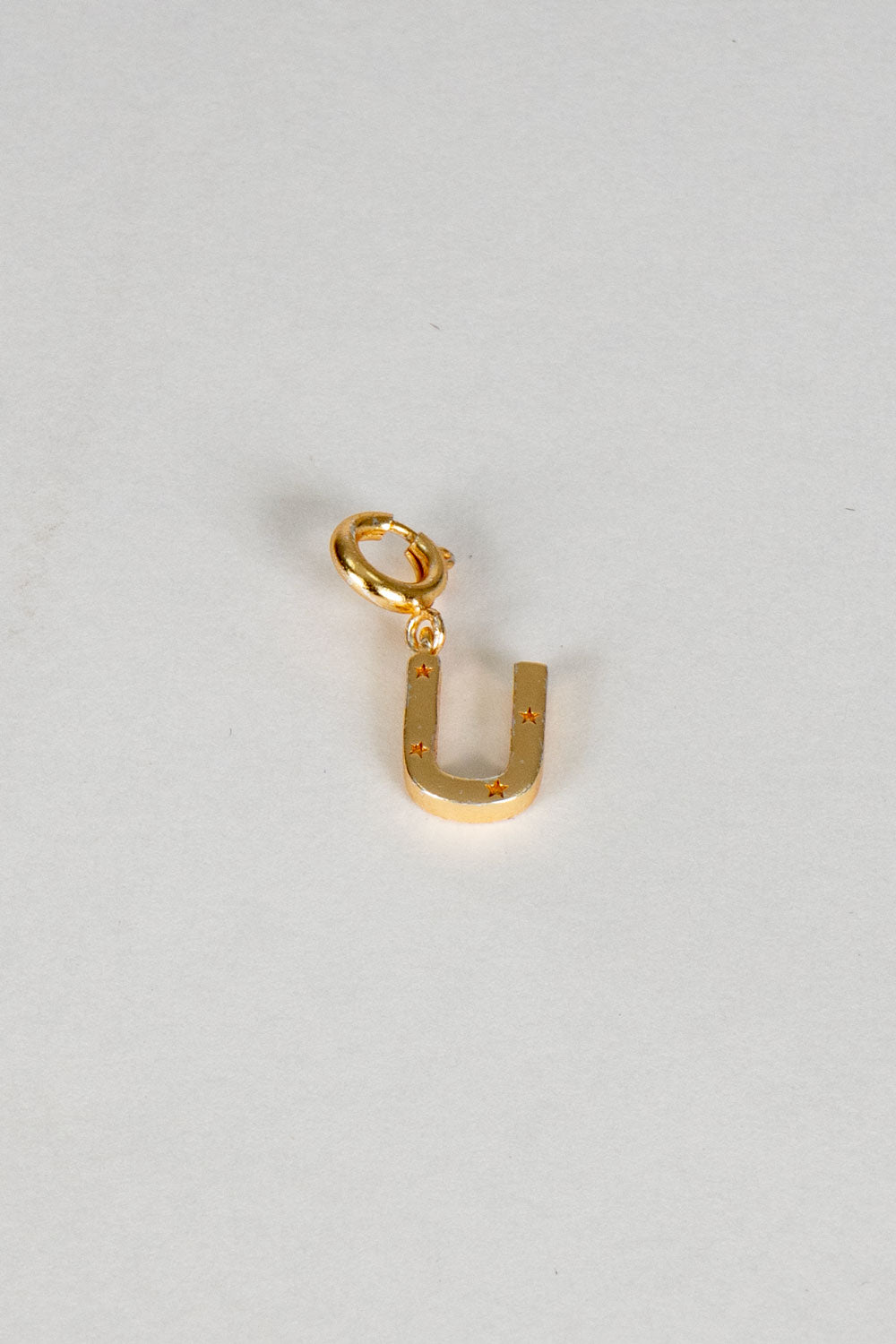 Iniciais douradas com detalhe de estrela