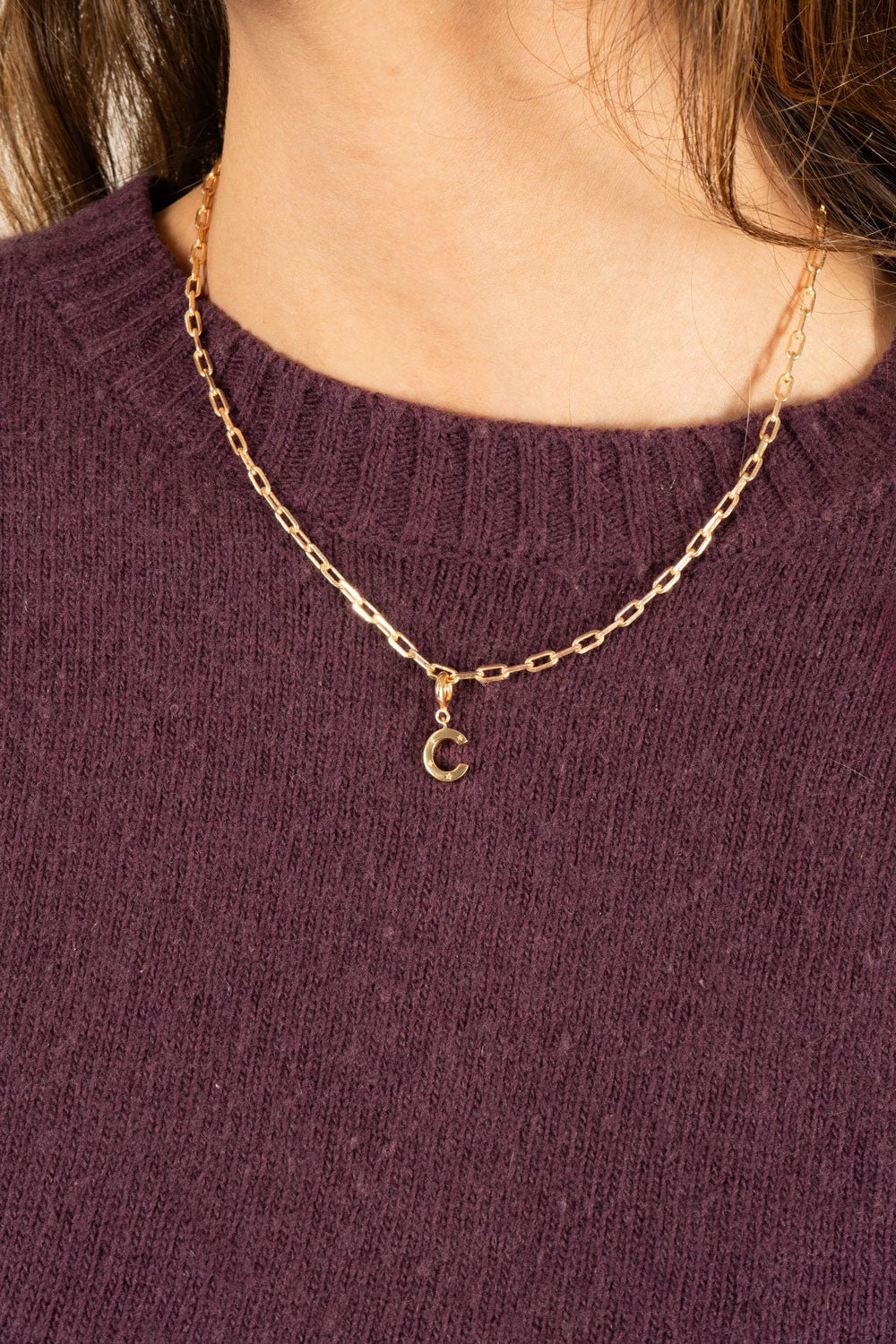 Combinação de corrente & iniciais douradas com detalhe de estrelas