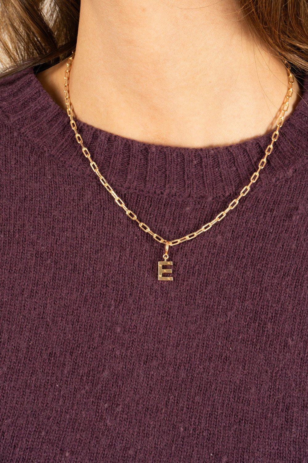 Combinação de corrente & iniciais douradas com detalhe de estrelas