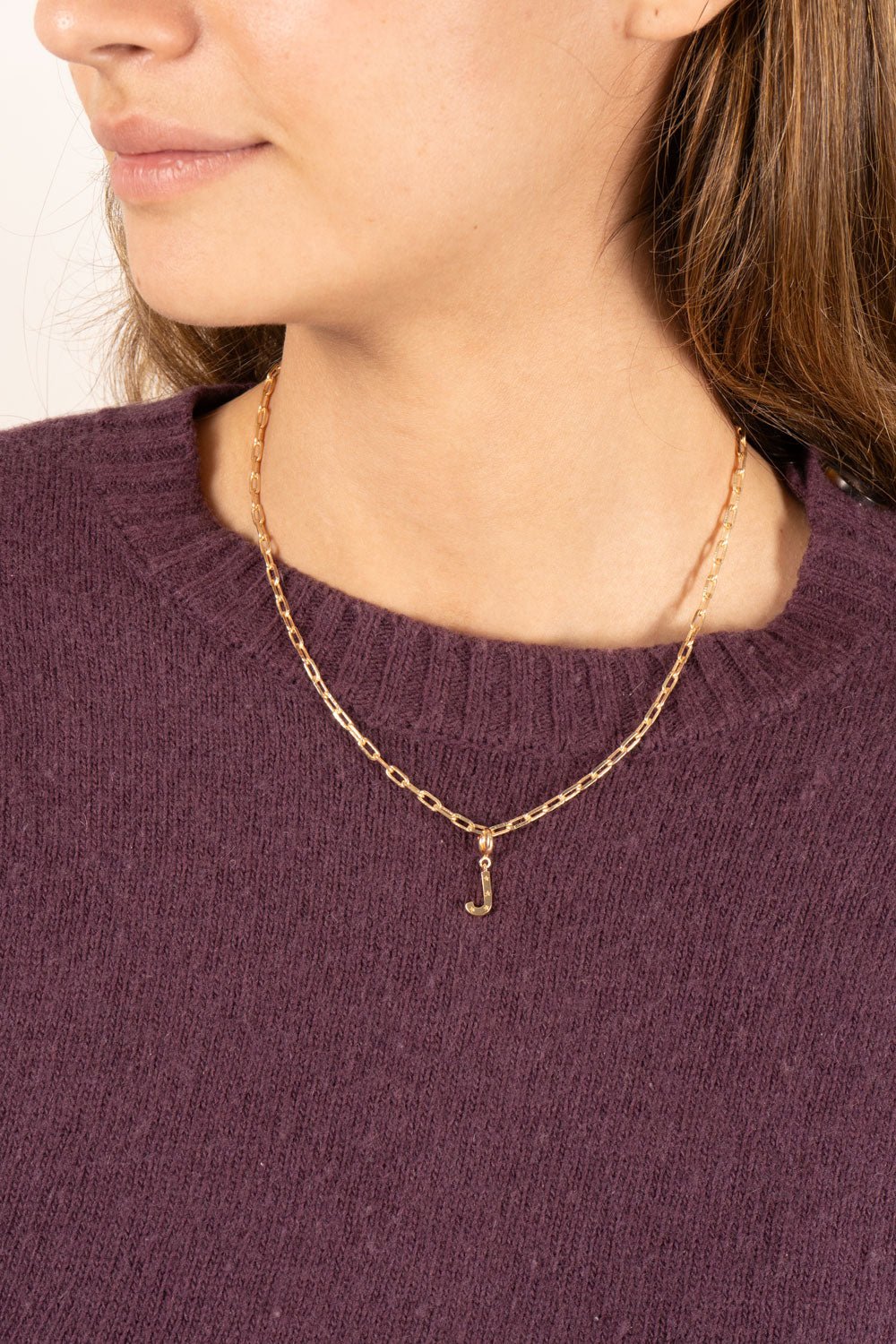 Combinação de corrente & iniciais douradas com detalhe de estrelas