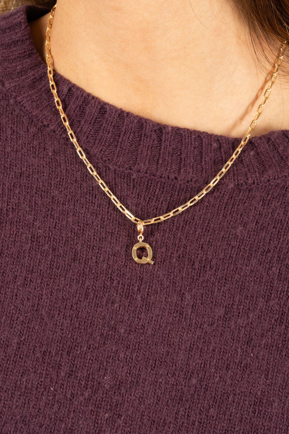 Combinação de corrente & iniciais douradas com detalhe de estrelas