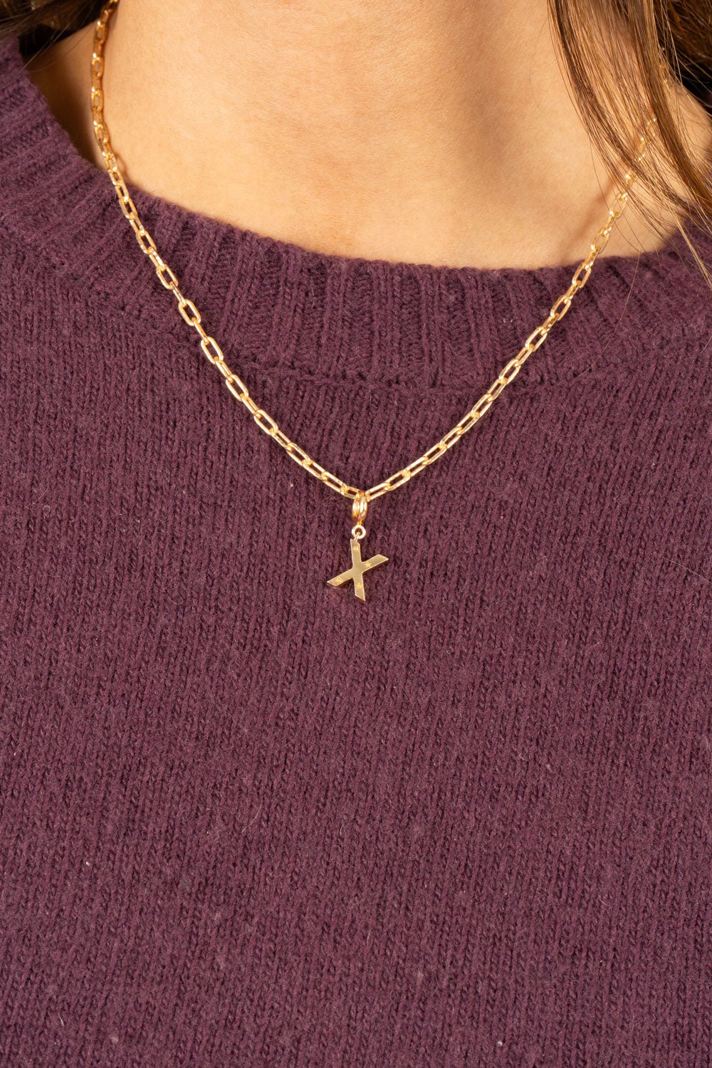 Combinação de corrente & iniciais douradas com detalhe de estrelas