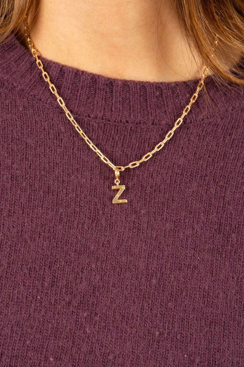 Combinação de corrente & iniciais douradas com detalhe de estrelas