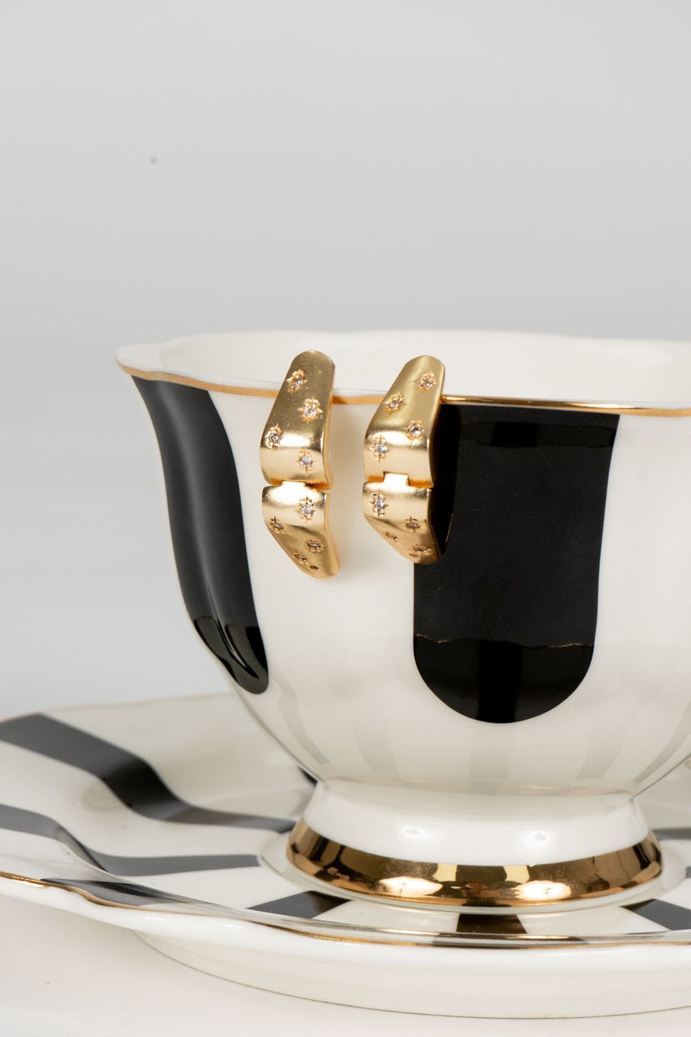 Pendientes Dorados Con Circonitas Blancas