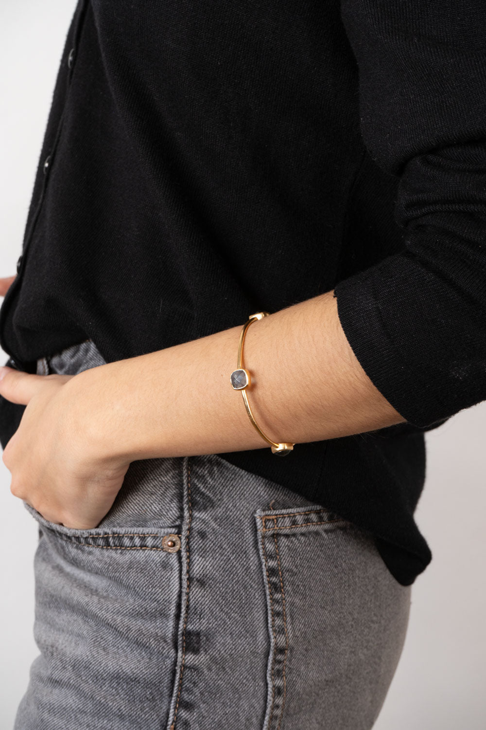 Muñeca Pulsera Dorada Con Piedras Azules Cristina Oria